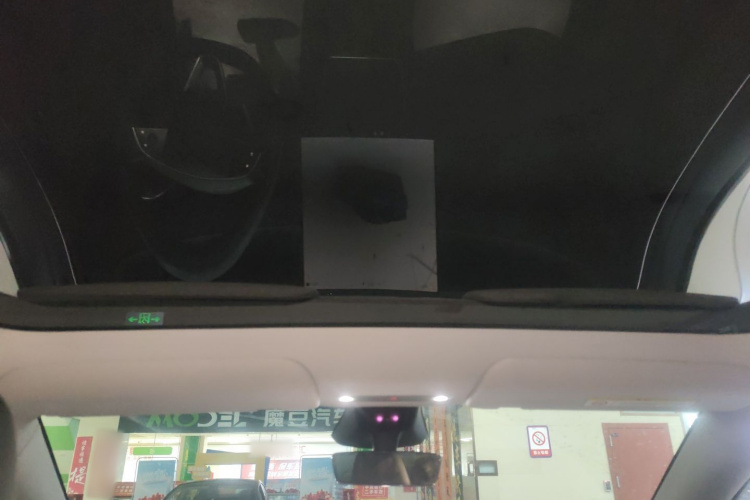 特斯拉 Model Y 2025款 后轮驱动 首发版中控内饰22