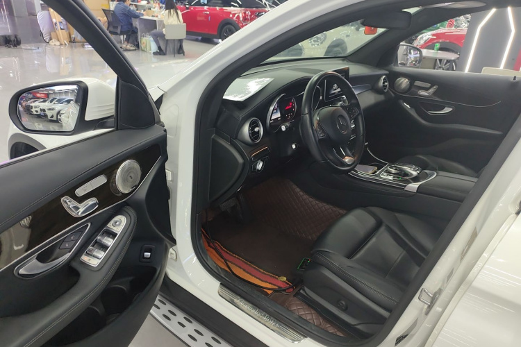 奔驰GLC 2017款 GLC 260 4MATIC 动感型中控内饰20