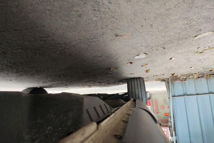 哈弗H6 2023款 国潮版 1.5T 自动都市版机舱底盘30