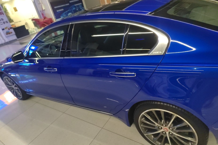 捷豹XEL 2018款 2.0T 250PS 奢华版车身外观4