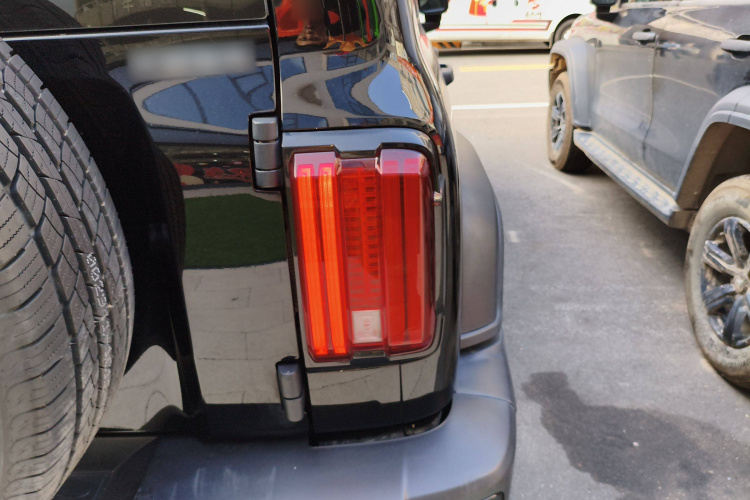 坦克300 2023款 越野版 2.0T 挑战者车身外观6006