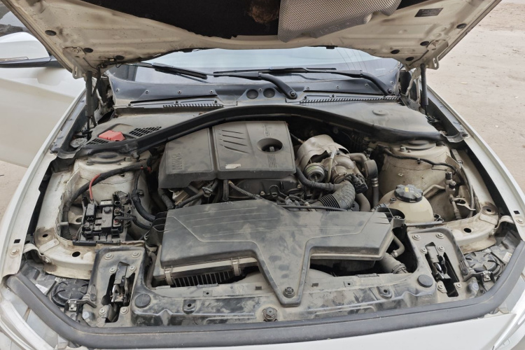 宝马1系(进口) 2013款 改款 116i 领先型机舱底盘24