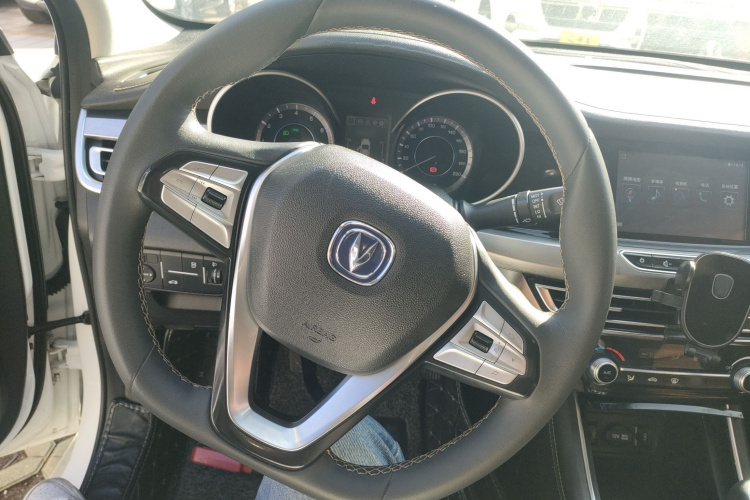 长安 逸动 2018款 1.6L GDI 手动时尚型中控内饰13