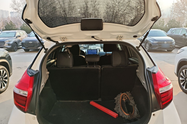 丰田 威驰FS 2017款 1.5L CVT锋驰版机舱底盘23