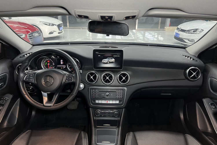 奔驰GLA 2017款 GLA 200 时尚型中控内饰7002