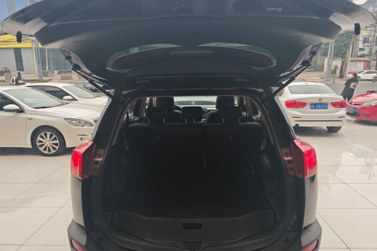 丰田 RAV4荣放 2015款 2.0L CVT两驱风尚版机舱底盘23