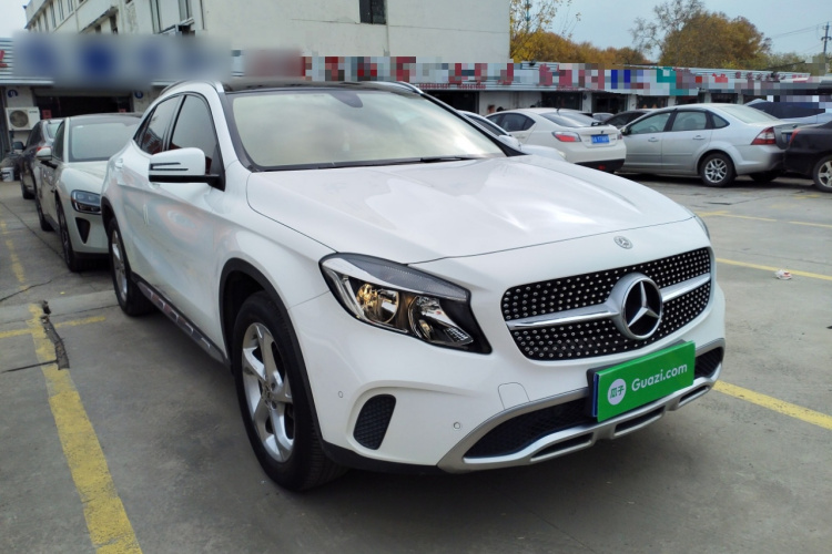 奔驰GLA 2019款 GLA 200 动感型车身外观3