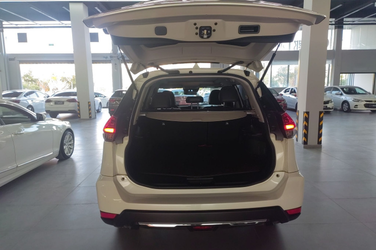 日产 奇骏 2021款 2.0L CVT 2WD XL ITS舒适纪念版机舱底盘23