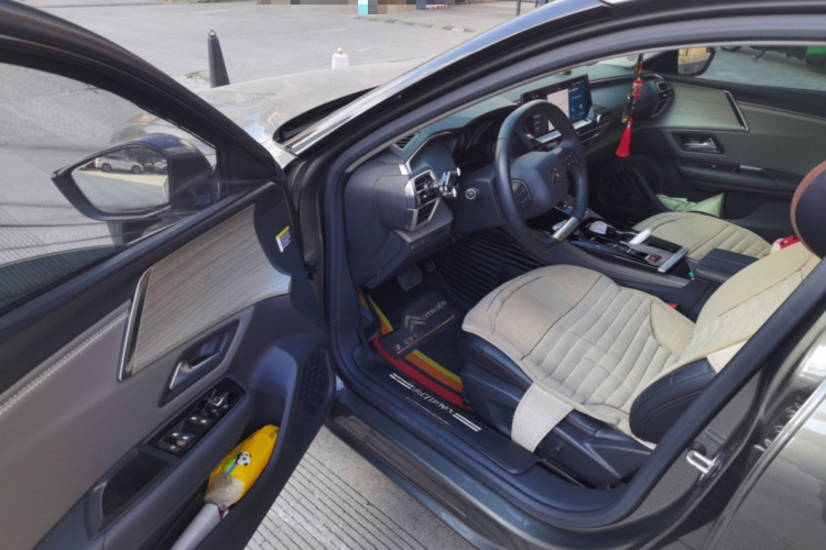 雪铁龙 凡尔赛C5 X 2022款 1.6T 享不凡 虎年开门红版中控内饰20