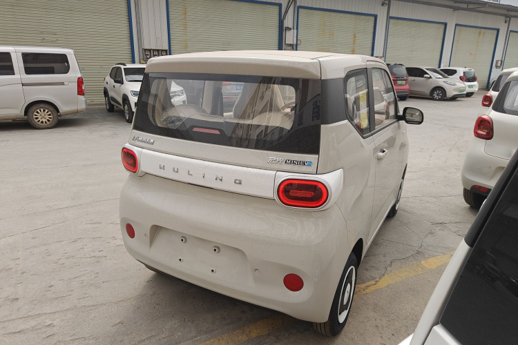 五菱汽车 宏光MINIEV 2024款 第三代 215km 青春版车身外观7