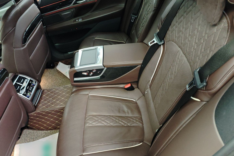 宝马7系 2019款 改款 730Li M运动套装中控内饰21