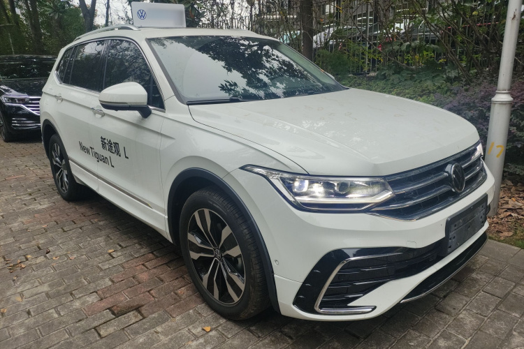 大众 途观L 2024款 出众款 330TSI 自动两驱R-Line龙耀版车身外观3