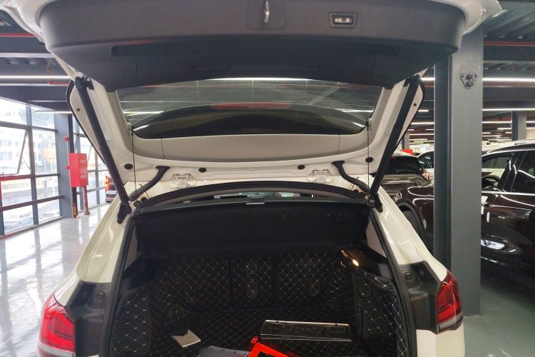 宝马X1 2020款 sDrive25Li 领先型机舱底盘23