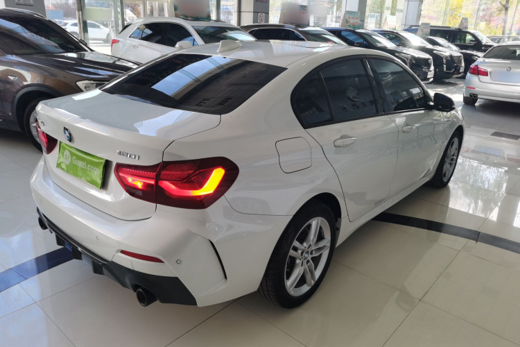 宝马1系 2023款 120i M运动曜夜版车身外观7