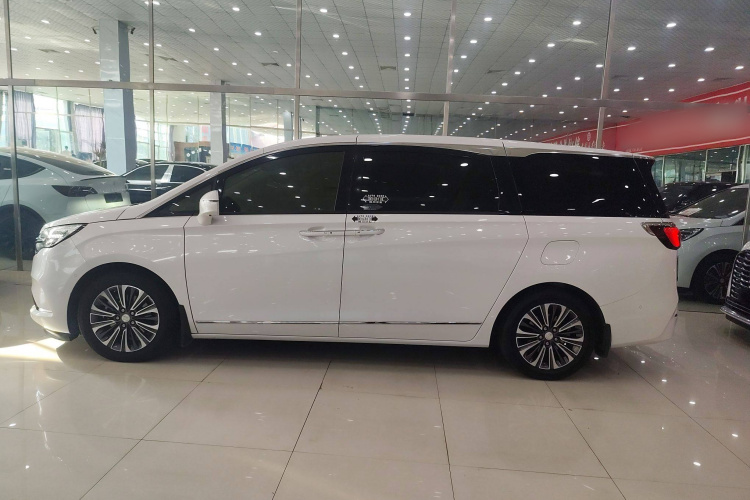 别克GL8 2022款 ES陆尊 653T 旗舰型车身外观4