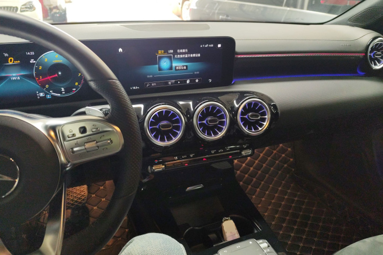 奔驰A级 2022款 改款三 A 200 L 运动轿车时尚型中控内饰7002