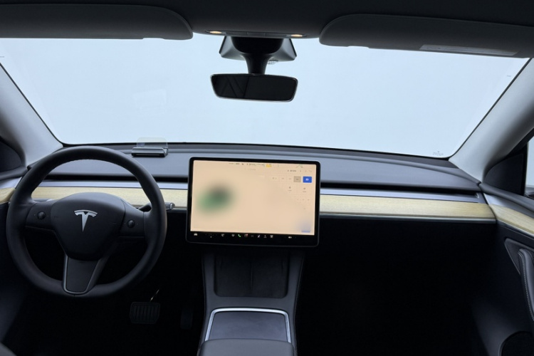 特斯拉 Model Y 2022款 后轮驱动版中控内饰7003