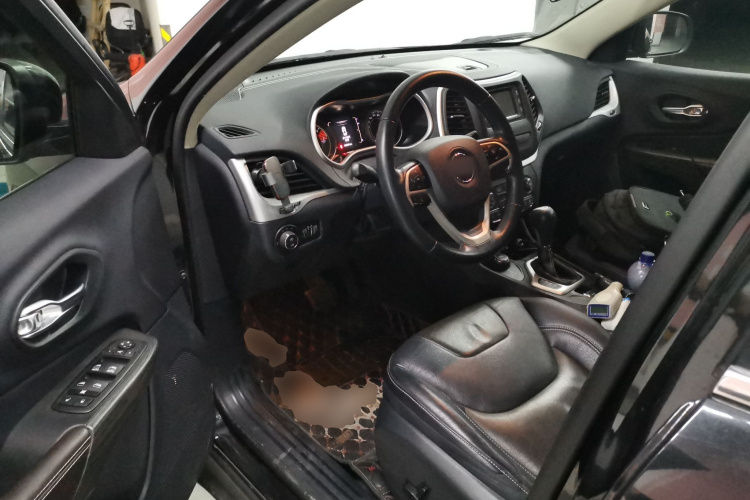 Jeep 自由光 2016款 2.4L 专业版中控内饰7003