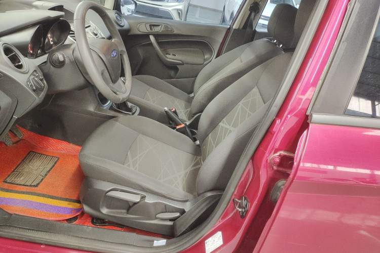 福特 嘉年华 2013款 三厢 1.5L 手动风尚型局部细节19