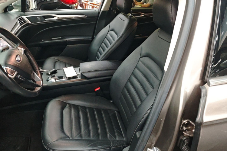 福特 蒙迪欧 2017款 改款 EcoBoost 180 时尚型局部细节19