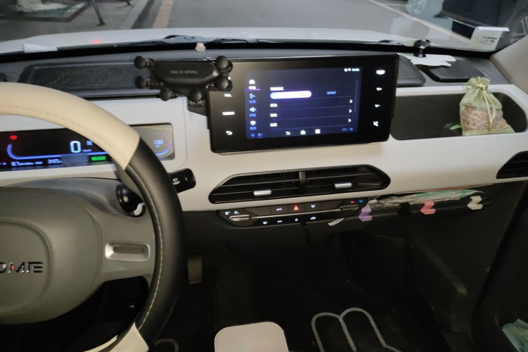 吉利银河 2024款 熊猫mini 200km 耐力熊局部细节16