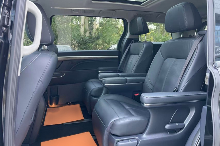 广汽传祺 传祺M8 2023款 领秀系列 390T 尊贵版中控内饰7002