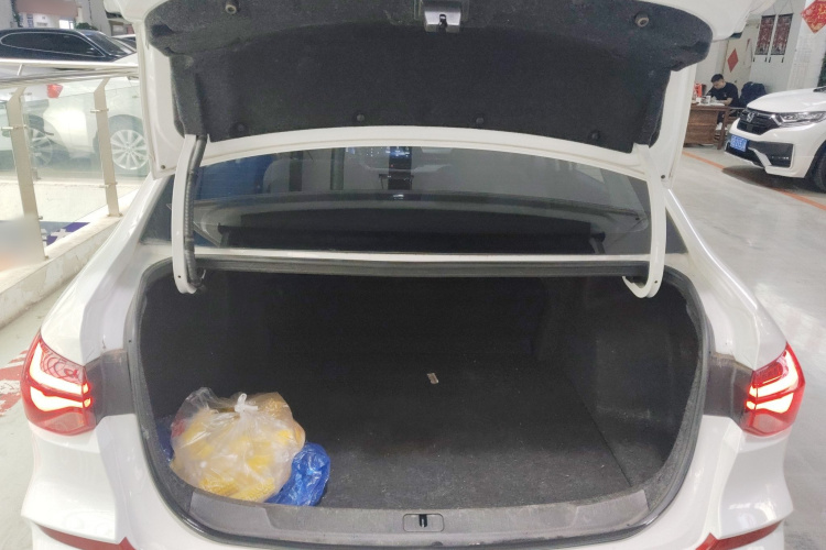 雪佛兰 科鲁泽 2023款 1.5L 双离合乐享版机舱底盘23