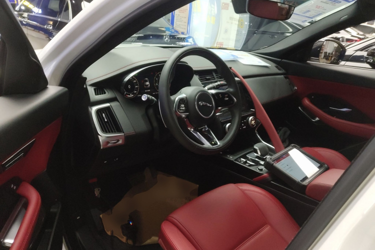捷豹E-PACE 2024款 进取运动版 R-DYNAMIC S中控内饰12