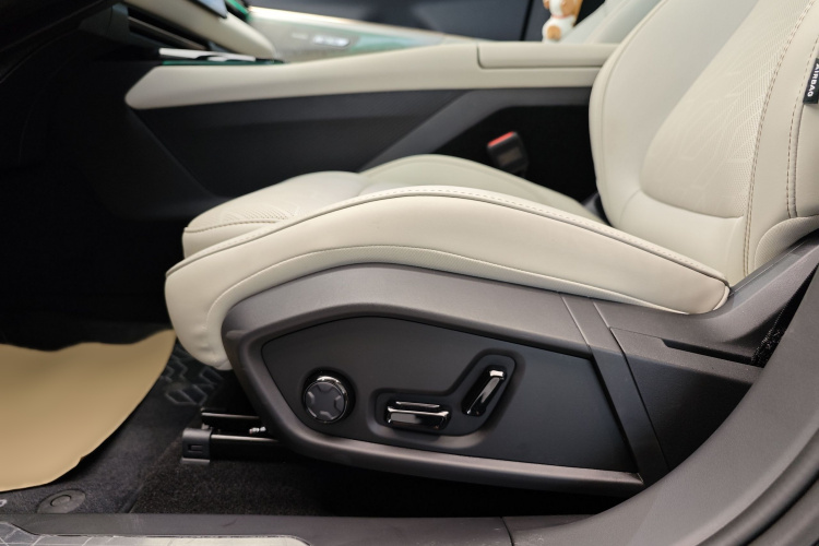 领克08 EM-P 2025款 245km 超长续航Halo中控内饰7003