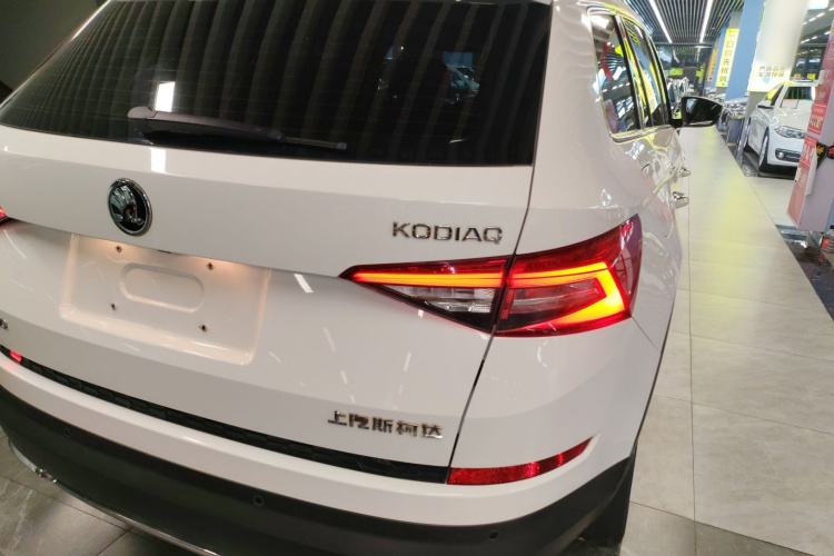 斯柯达 柯迪亚克 2018款 改款 TSI330 7座两驱豪华优享版车身外观9