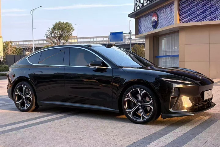 蔚来ET5 2024款 75kWh车身外观3