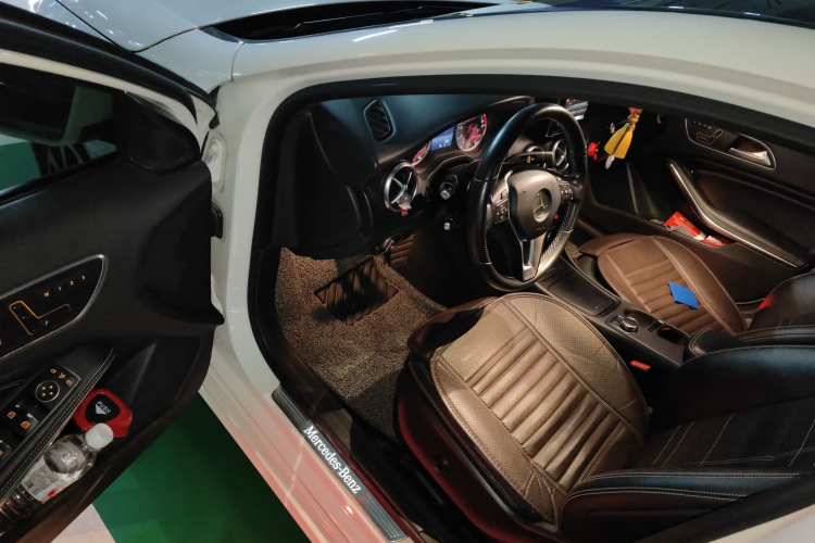 奔驰A级(进口) 2015款 A 200 时尚型中控内饰20