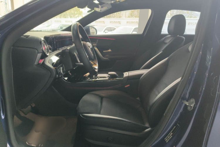 奔驰A级 2020款 改款 A 200 L 运动轿车时尚型中控内饰19