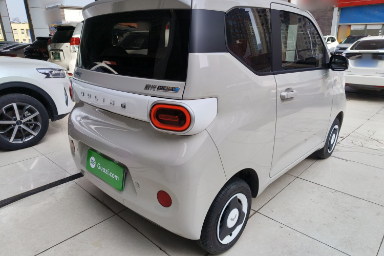 五菱汽车 宏光MINIEV 2024款 第三代 215km 青春版车身外观7