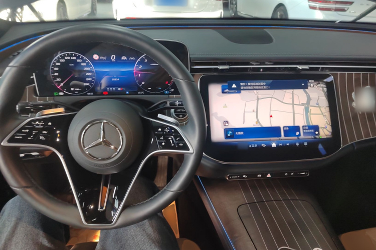 奔驰E级 2025款 E 300 L 时尚型中控内饰12