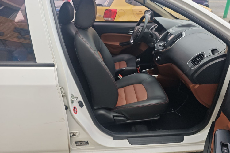 吉利汽车 金刚 2016款 1.5L 手动精英型局部细节41