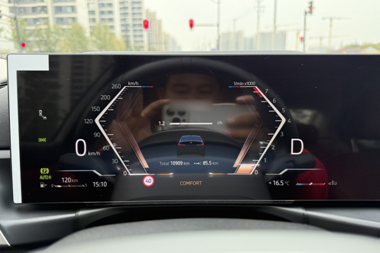 宝马3系 2025款 330Li M运动曜夜套装局部细节14