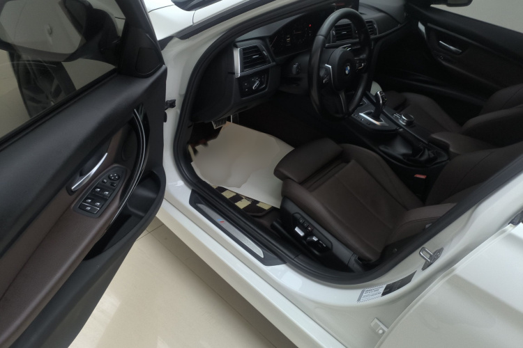 宝马3系 2018款 320Li 领先型M运动套装中控内饰7003