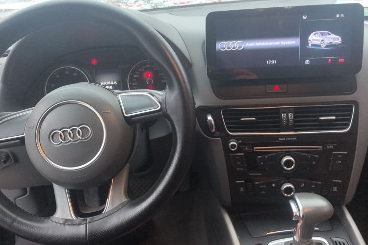 奥迪Q5 2013款 40 TFSI 进取型中控内饰7002