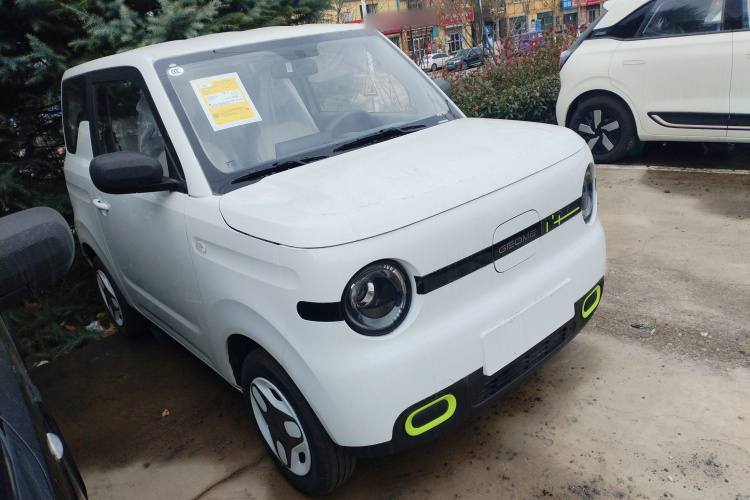 吉利银河 熊猫 2025款 210km 元气熊车身外观3