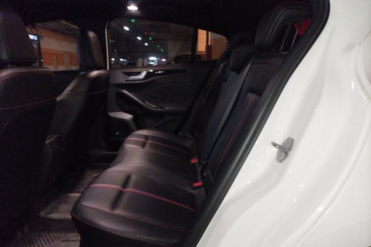 福特 福克斯 2022款 两厢 EcoBoost 180 自动ST Line中控内饰21