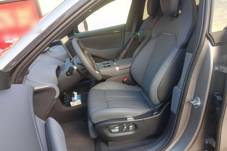 小米汽车 小米YU7 2025款 超长续航四驱Pro版中控内饰19