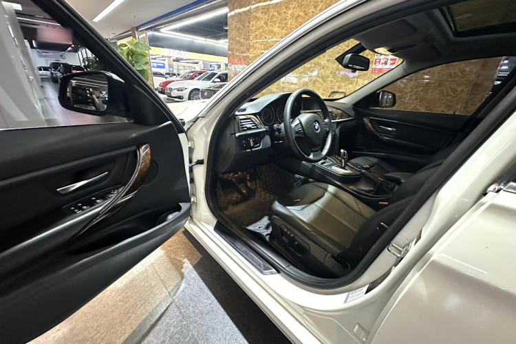 宝马3系 2013款 320Li 时尚型中控内饰7002