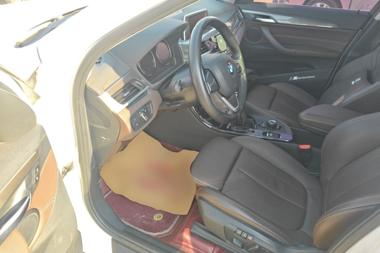 宝马X1 2019款 sDrive18Li 尊享型中控内饰20