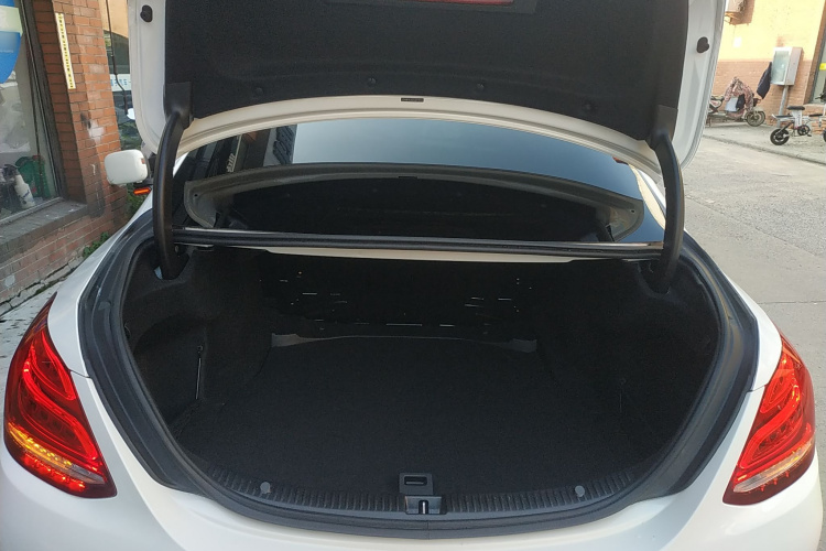 奔驰C级 2018款 C 200 运动版机舱底盘23