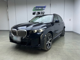 宝马X5 2023款 xDrive 30Li 尊享型M运动曜夜套装