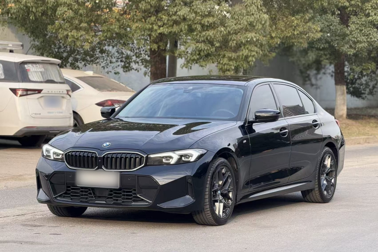 宝马3系 2025款 330Li M运动曜夜套装车身外观1