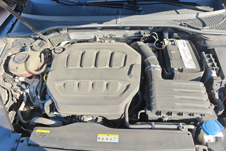 大众 迈腾 2023款 200万辆纪念版 380TSI DSG旗舰型机舱底盘24