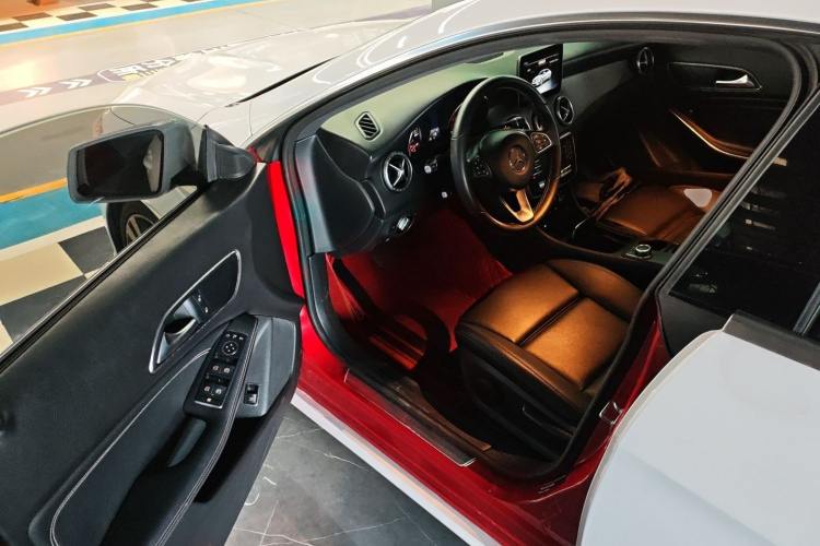 奔驰CLA 2018款 CLA 200 动感型中控内饰7003