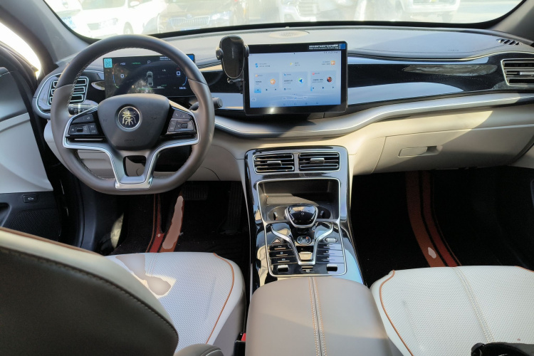 比亚迪 秦PLUS 2024款 荣耀版 EV 420KM领先型中控内饰12